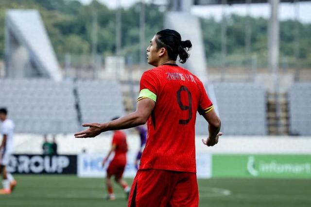 热议国足1-0中国香港：大部分时间索然无味加快选帅效率(如何评价国足12不敌中国香港男足视频)