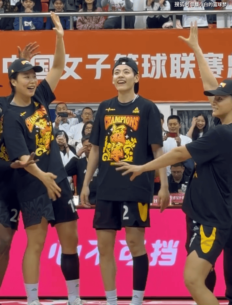 轻松！杨舒予16分钟得分上双王思雨7助攻盘活进攻(杨舒予什么水平)