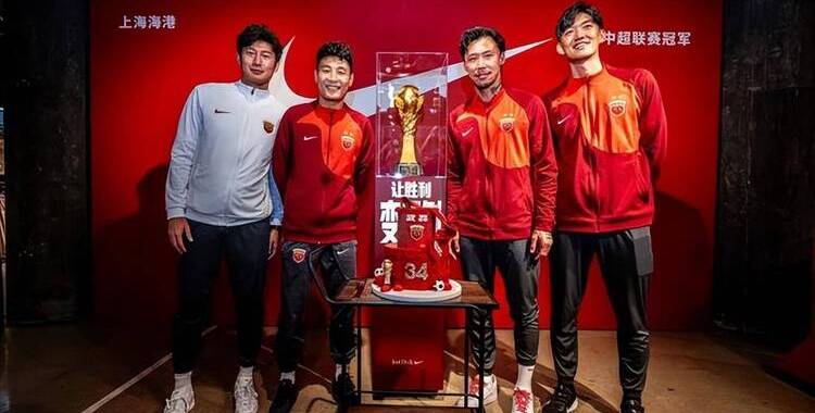 半岛体育-中超双雄正面对决，谁将笑傲赛场？(典韦为什么被称为虎贲双雄)